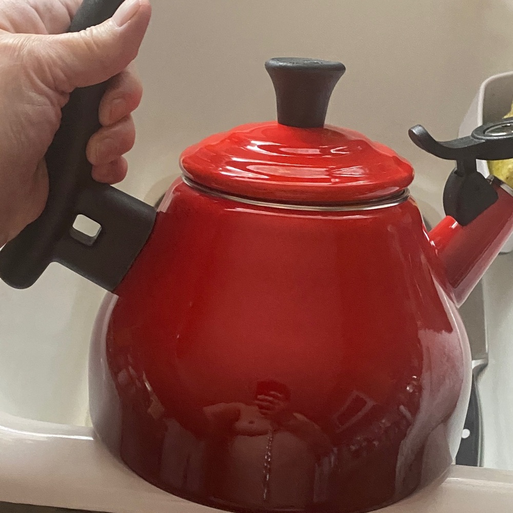 New Le Creuset Cherry Red  Ombre Tea Kettle 1.5 liters